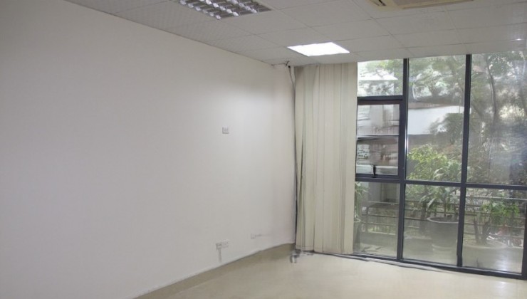 Cho thuê nhà ngõ oto Trần Kim Xuyến- Cầu Giấy DT 72m2 - 5 tầng  -Mt 6m- Giá 55 Triệu (CTLl)